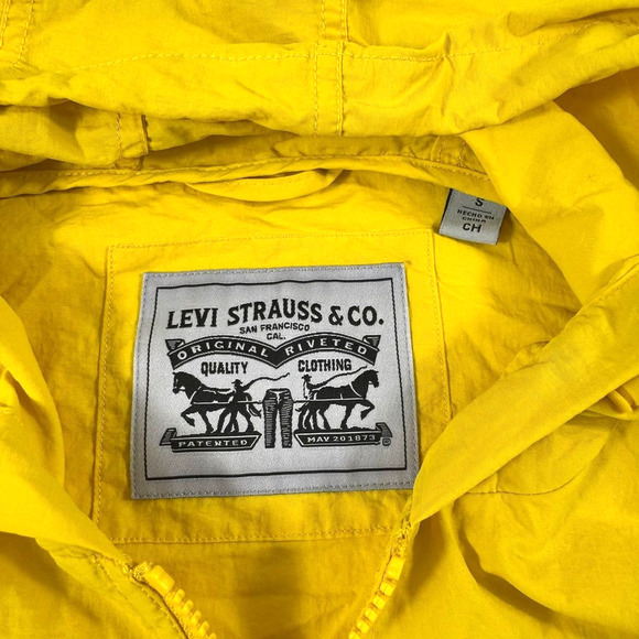 Levi’s Men’s Hooded Windbreaker Jacket Yellow Navy Half-Zip Pullover Size S - Picture 7 of 7